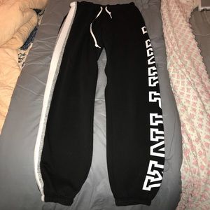 I am selling these sweat pants.